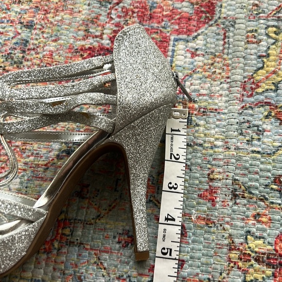 Kenneth Cole Silver sparkly heels Size 7.5 - Picture 10 of 10